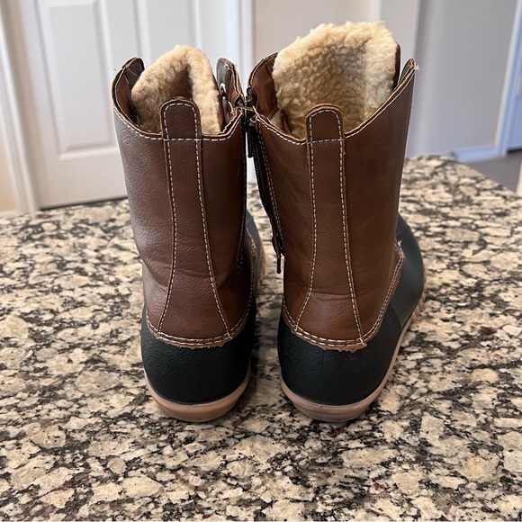 Faux leather duck boot with Sherpa lining - Picture 4 of 5